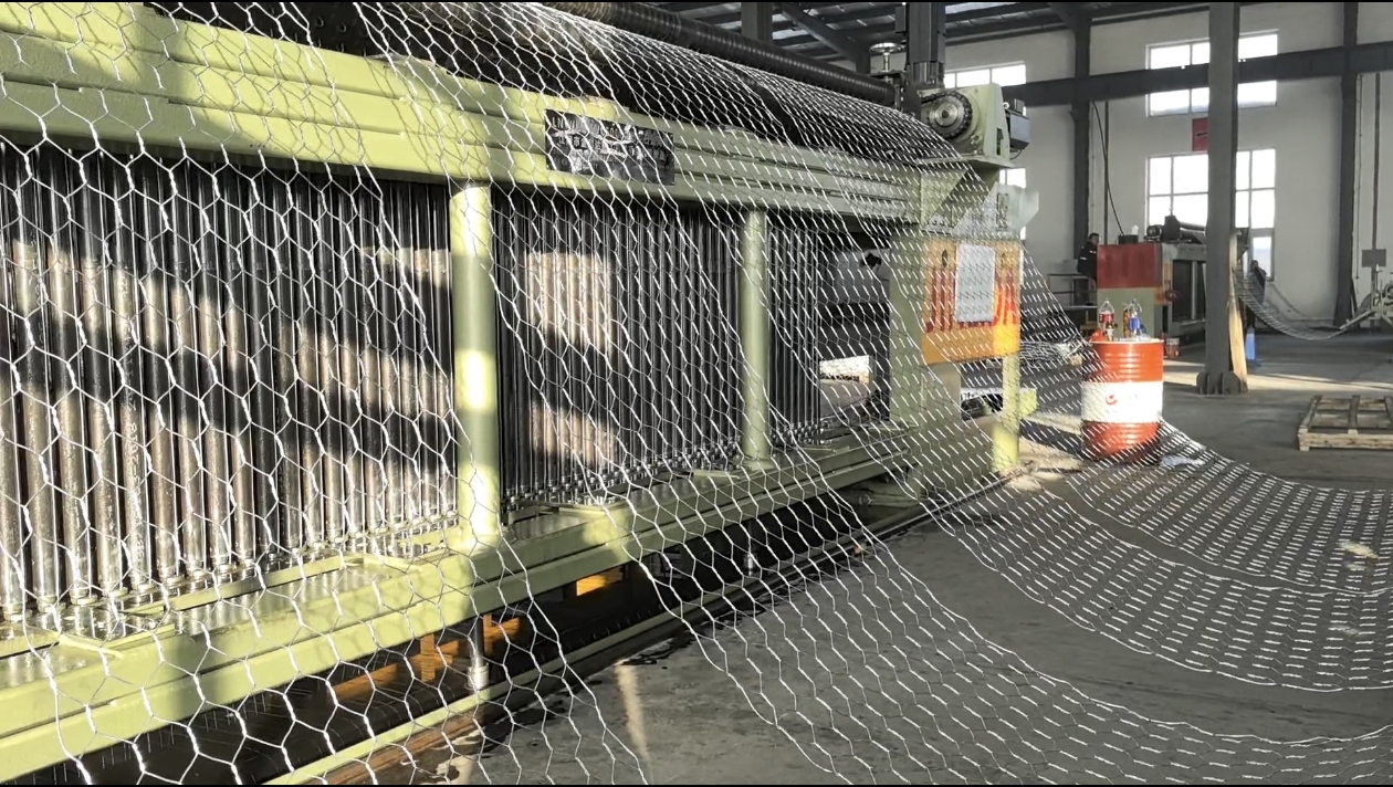 Últimos blogs da empresa sobre A ligação oculta entre o sucesso da fábrica e a máquina de gabião certa